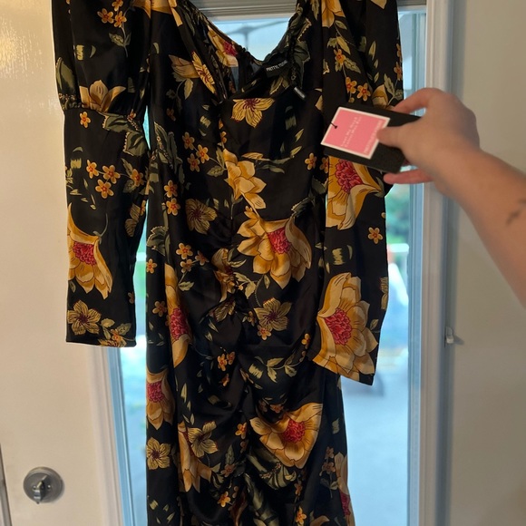 Black Floral Puff Sleeve Ruched Detail Frill Hem Midi Dress - Picture 4 of 4